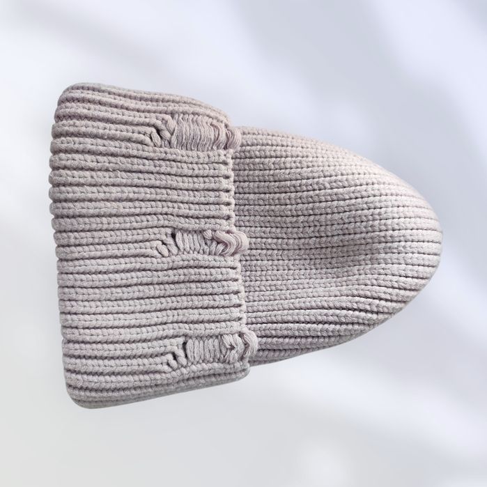 Продам. . шапку...