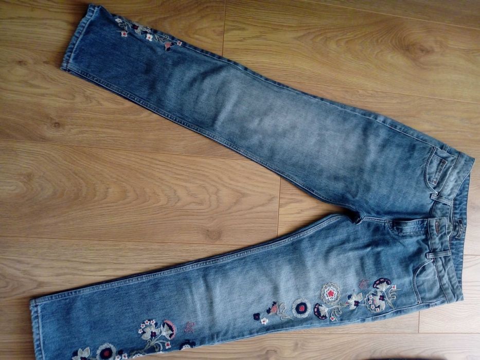 2 чифта дамски дънки + колан ест. кожа