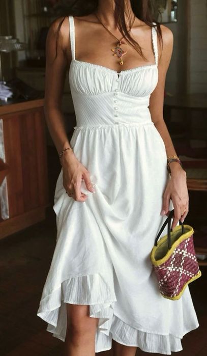 Красива бяла лятна рокля