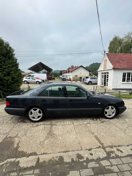 Mercedes-Benz E-Class (W210)