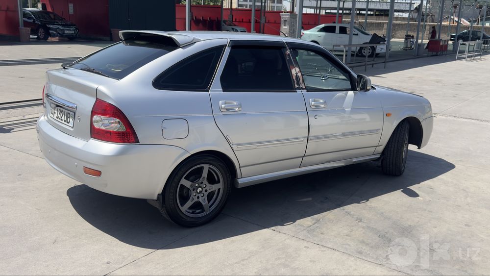 Lada priora sotiladi hama harajti qilingan moshina nixkiy pasatka qili