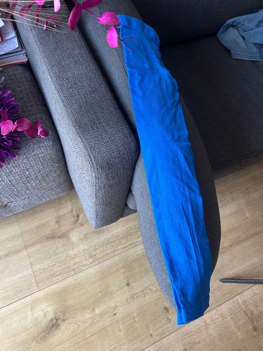 Colanti albastru electrizant