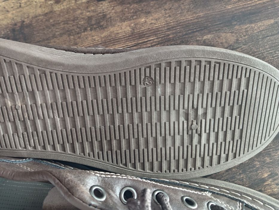 Vând pantofi casual pt barbati