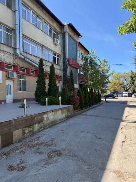 Se Vinde sau se Închiriază spațiu comercial