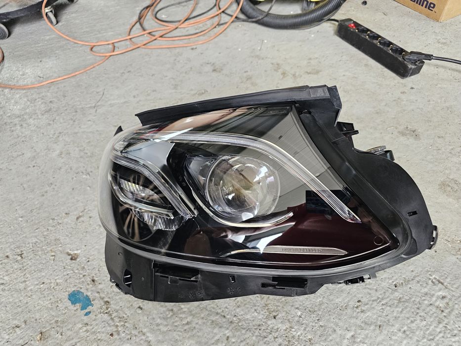 Far dreapta Mercedes W213 Multibeam