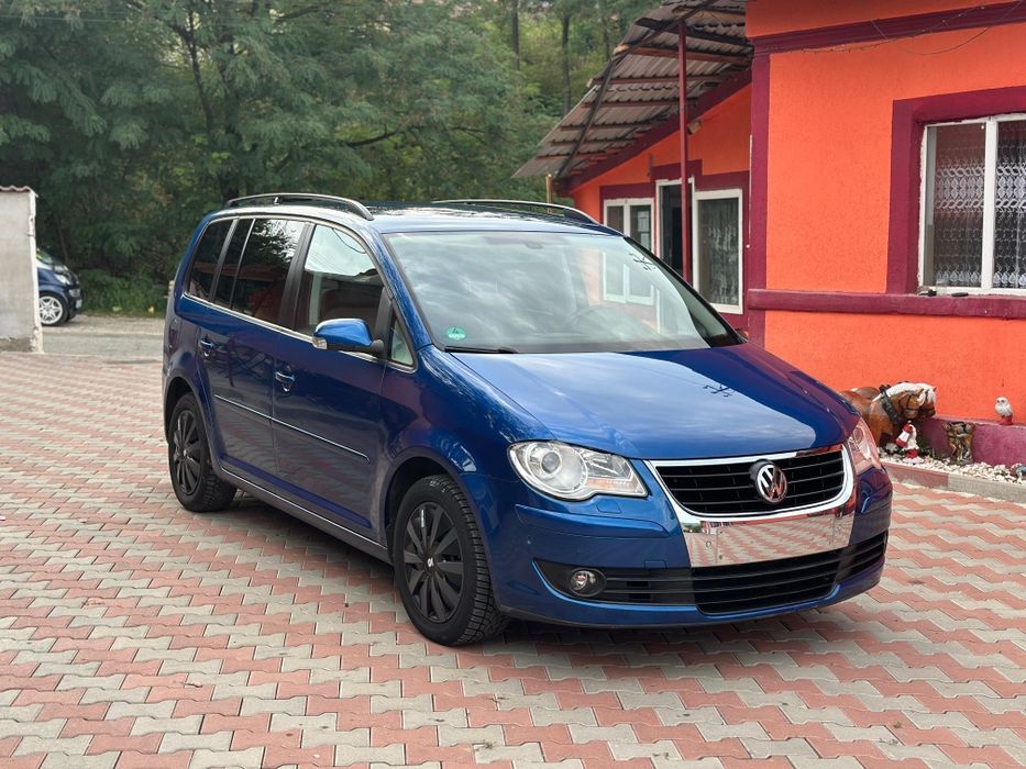 Volkswagen Touran 1.4 benzină 140 CP recent adusa din Germania