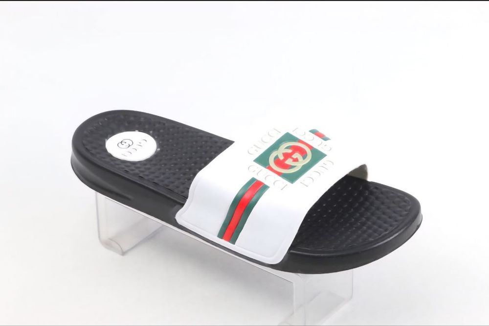 Slapi bărbați superbi