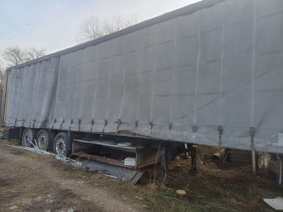 Dezmembrez  semiremorca  Schmitz.