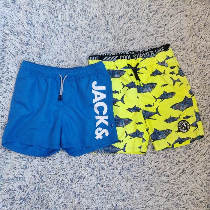 Продавам лот бански