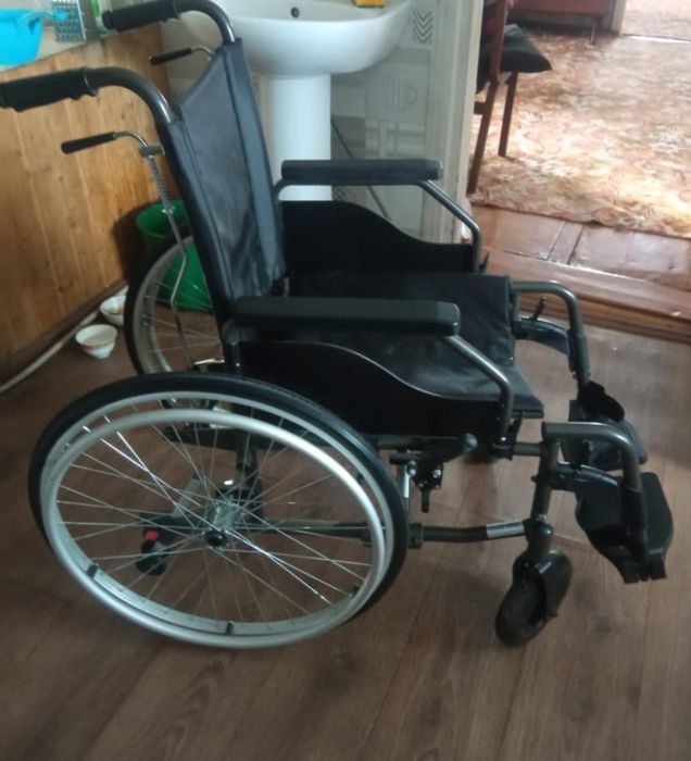 Инвалидная коляска для взрослого человека