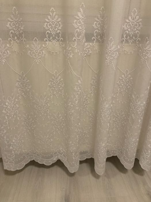 Perdea cu broderie