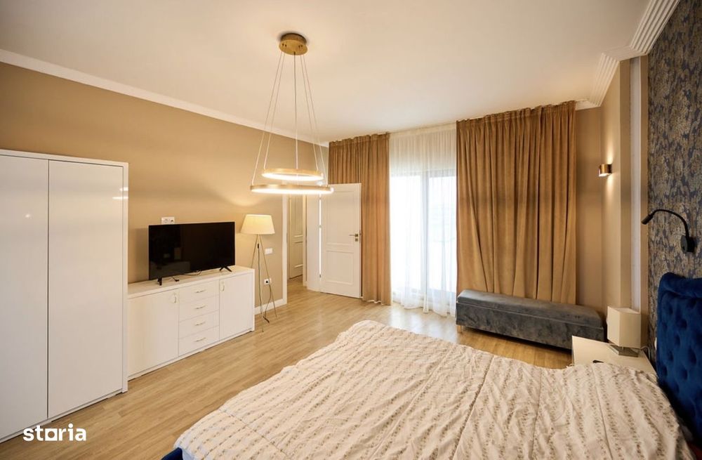 Penthouse cu 3 camere, balcon și garaj, central