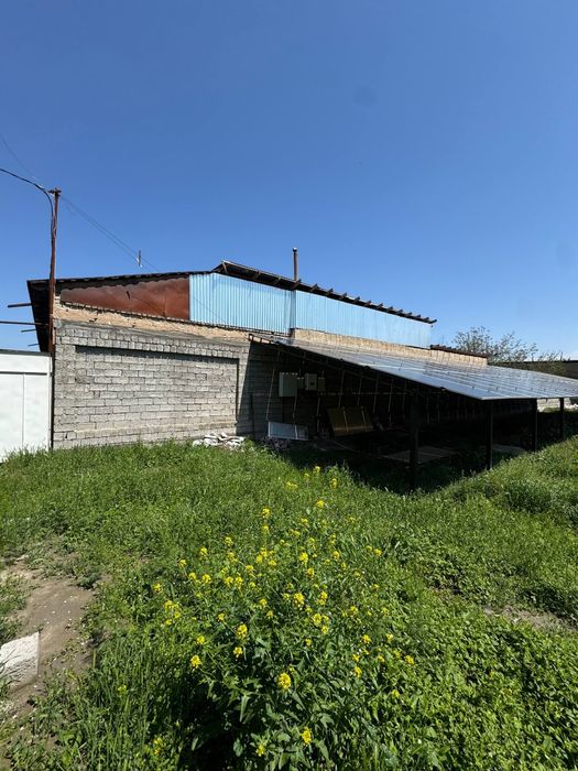 Продаётся земля 12 соток с солнечними панелями 50кв. Доход 1000$ в мес