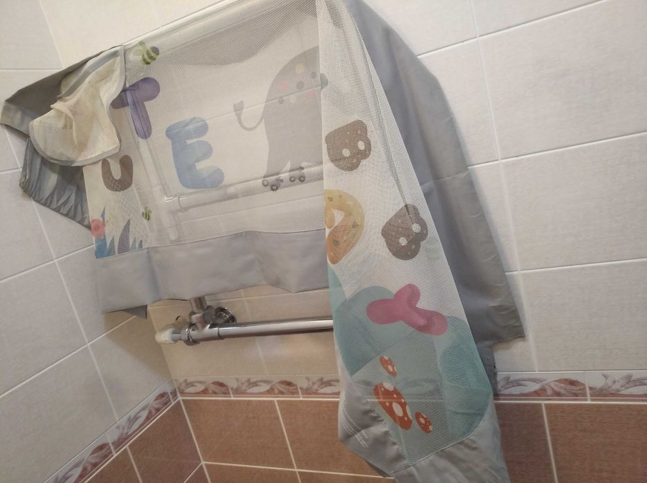 Солнцезащитная штора для детской коляски.