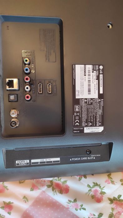 Повреден смарт  телевизор LG 32 инча