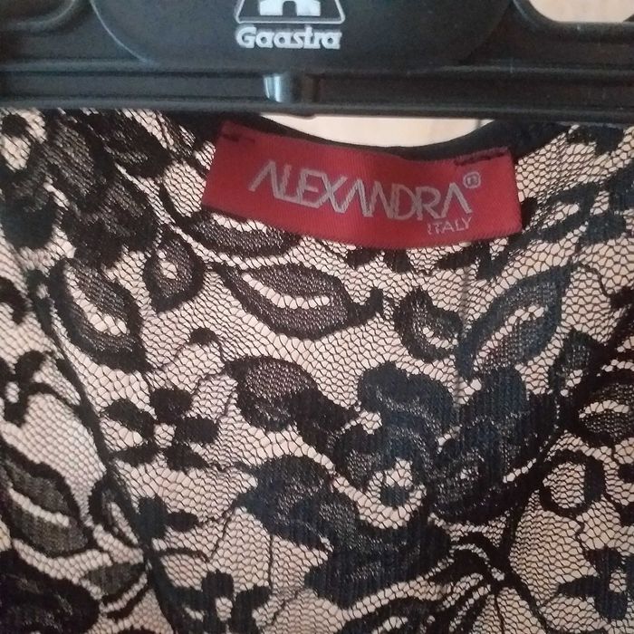 Къса черна рокля