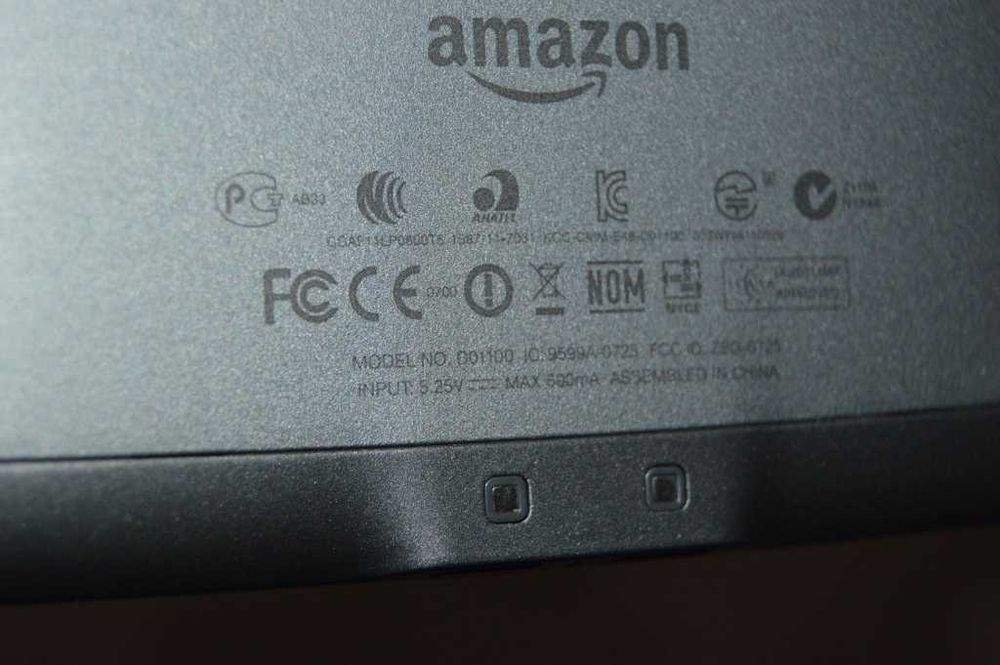 Kindle 4 Model D01100 – E-reader Clasic cu Butoane Fizice, Stare Foarte Bună