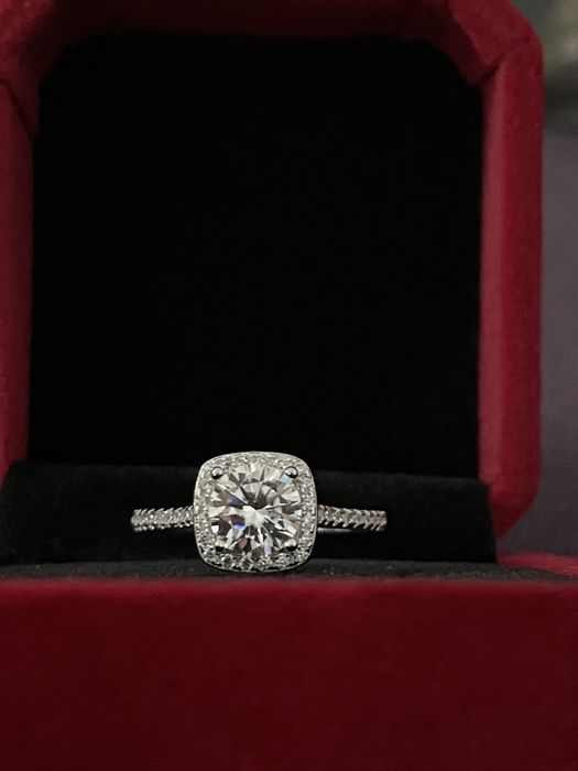 Inel de logodna Halo Round Cut cu diamant Lab