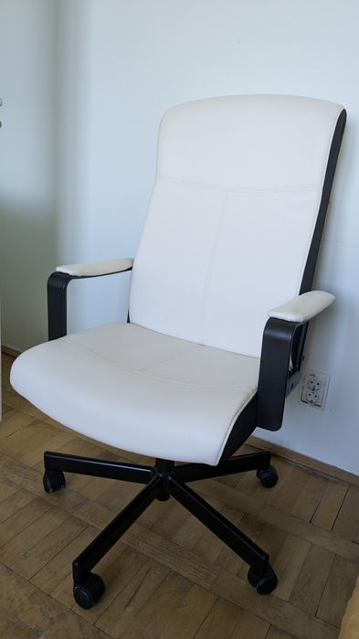 Scaun birou rotativ IKEA Millberget - alb/bej (Murum bej)