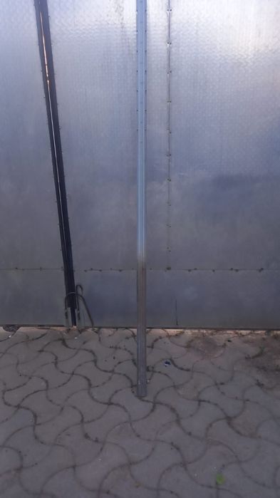 Vând stalpi metalici galvanizati...