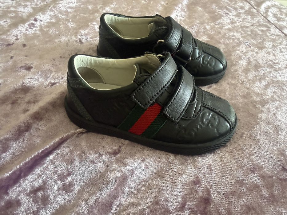 Бебешки обувки оригинални гучи