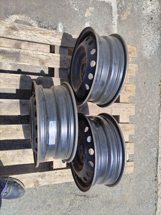 15 цола 4 х 100 мм Хюндай И20 - 5,5 инча / ЕТ 51