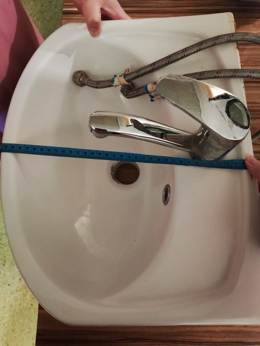 Продается и кран.