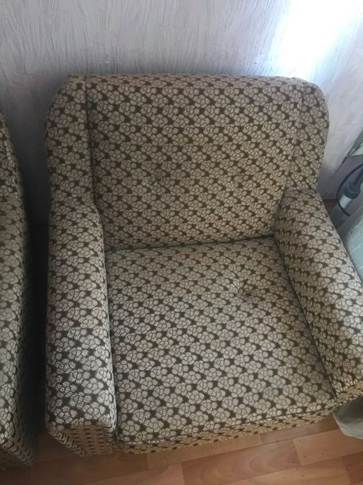 Продам диван с креслами