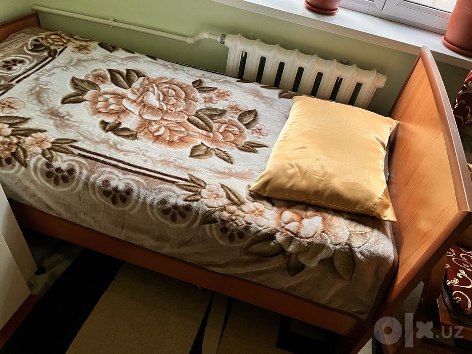 Кровать деревянная