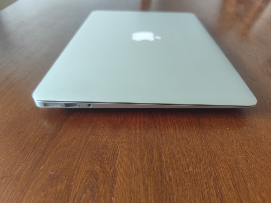 MacBook Air 13 " 2015 1.6Ghz 8Gb Ram 121GB SSD Перфектен