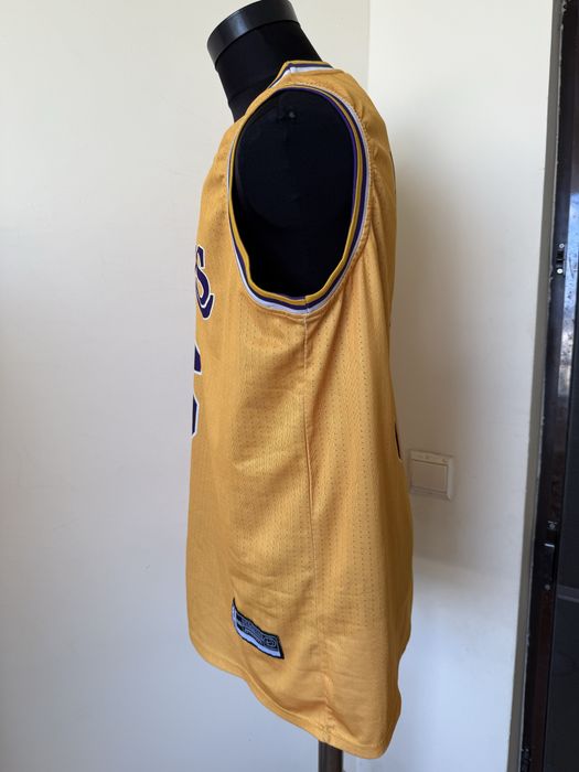 Maiou Lakers , James