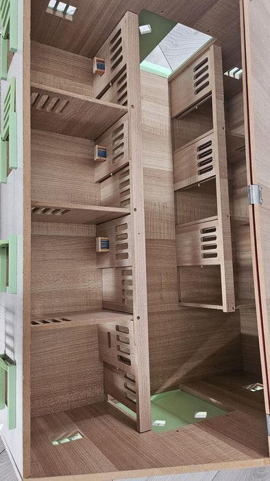 Vand ferma de lemn pentru animale