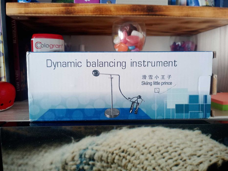 Самобалансиращ сувенир.