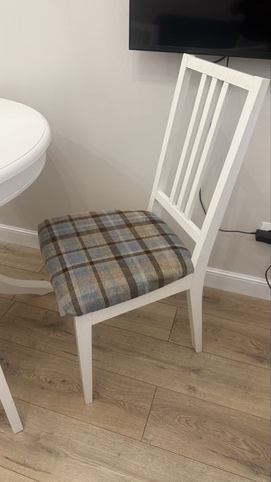 Продаётся обеденный стол со стульями