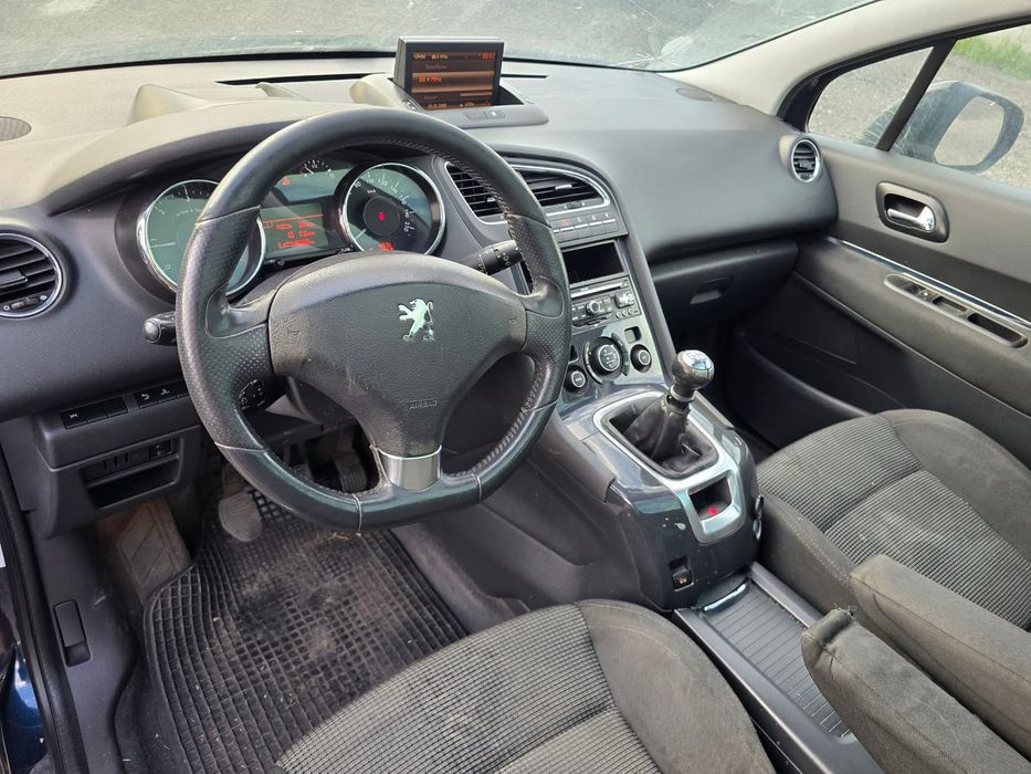Peugeot 5008 1.6hdi 2012g.