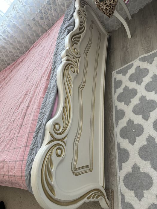 Спальный кровать