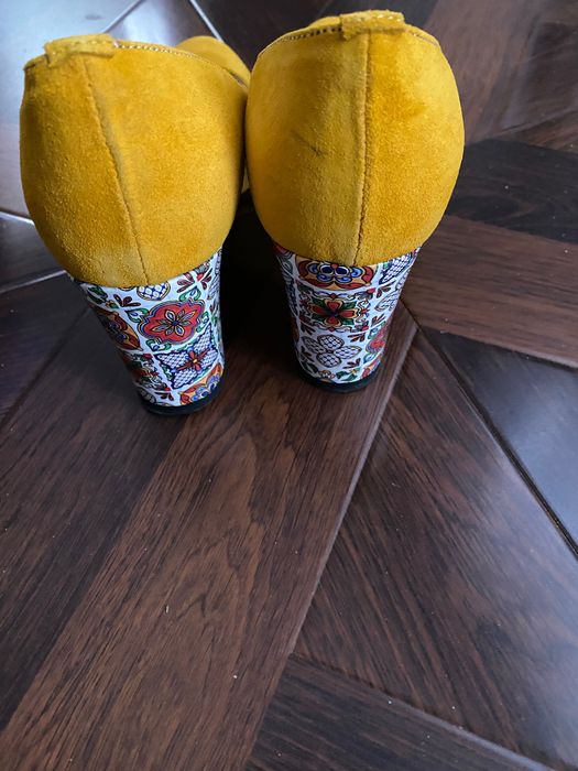 Pantofi damă din piele întoarsă, culoarea galben-muștar