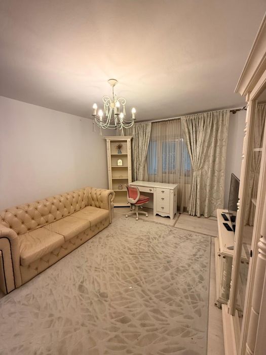 Ofer spre inchiriere apartament cu 3 camere, elegant. Pret: 870 euro