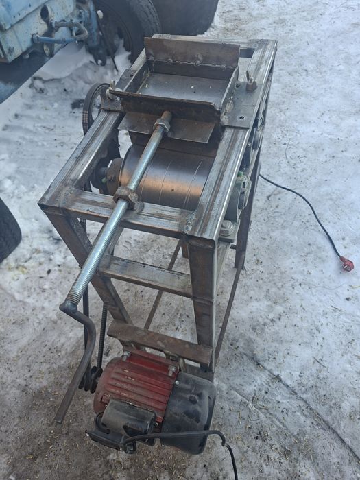 Продам плющилку дробилку зерна.