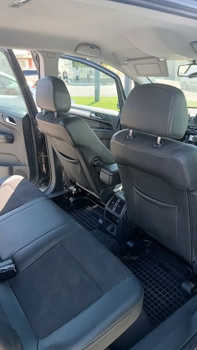 Vând Opel Zafira 2011