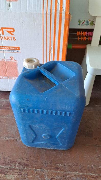 Ёмкость для воды ,,почти новая 2000