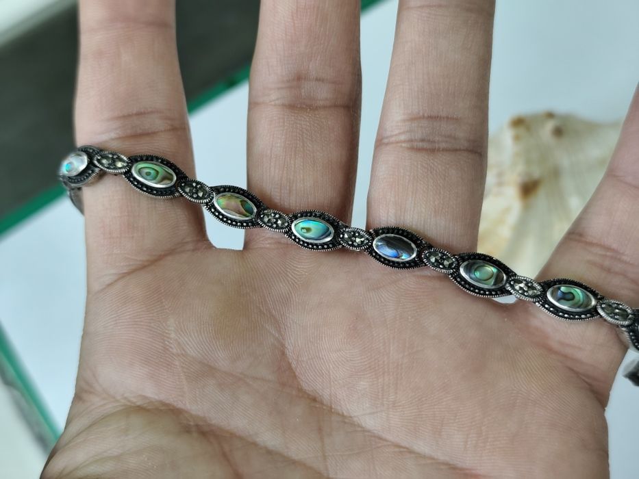 Сребърна гривна с кралски седеф