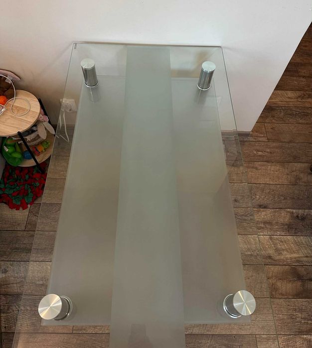 Стъклена Маса за Трапезария