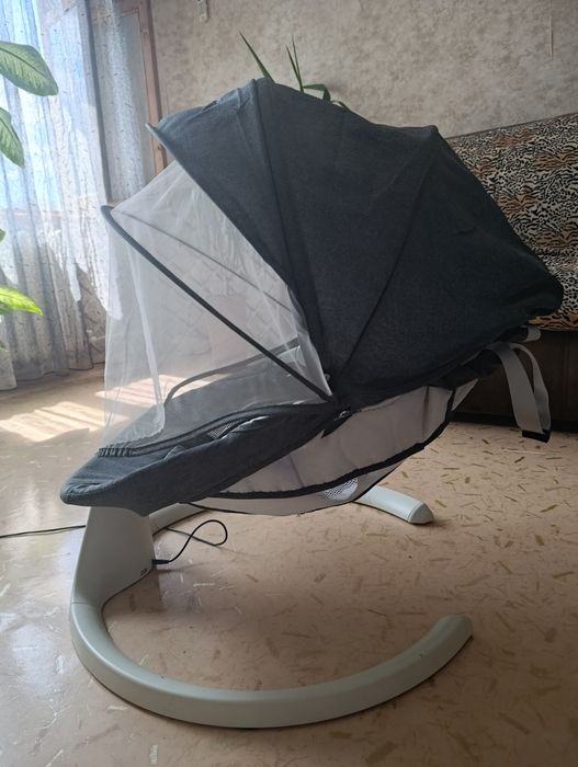 Продам шезлонг, практически новый.