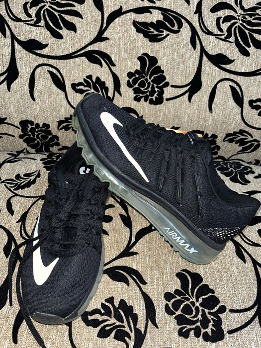 adidasi Nike Air Max !