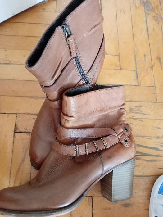 Vand bocanci iarna marimea 40 si ghete marimea 40