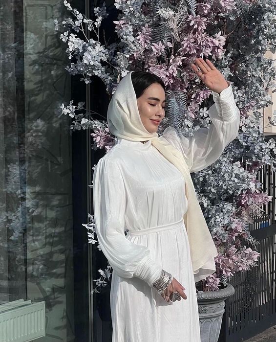 Продам платье белое 50% скидка