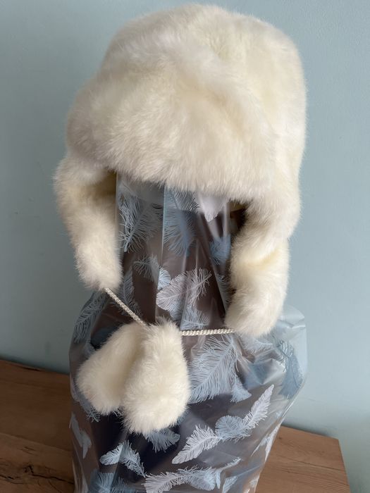 Дамска шапка ушанка