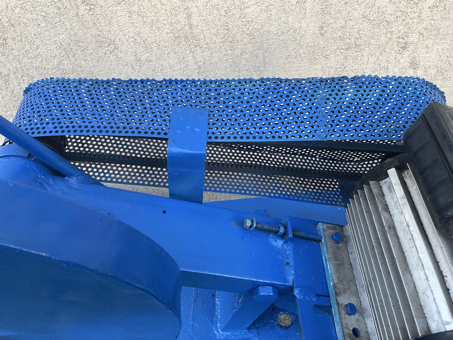 Fierăstrău circular electric (220 V)+ banc de lucru
