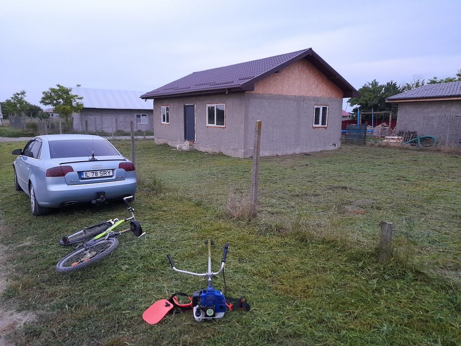 Casa de vanzare la rosu